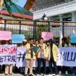 Puluhan-Mahasiswa-UNP-gelar-aksi-damai-ke-dprd-sumbar